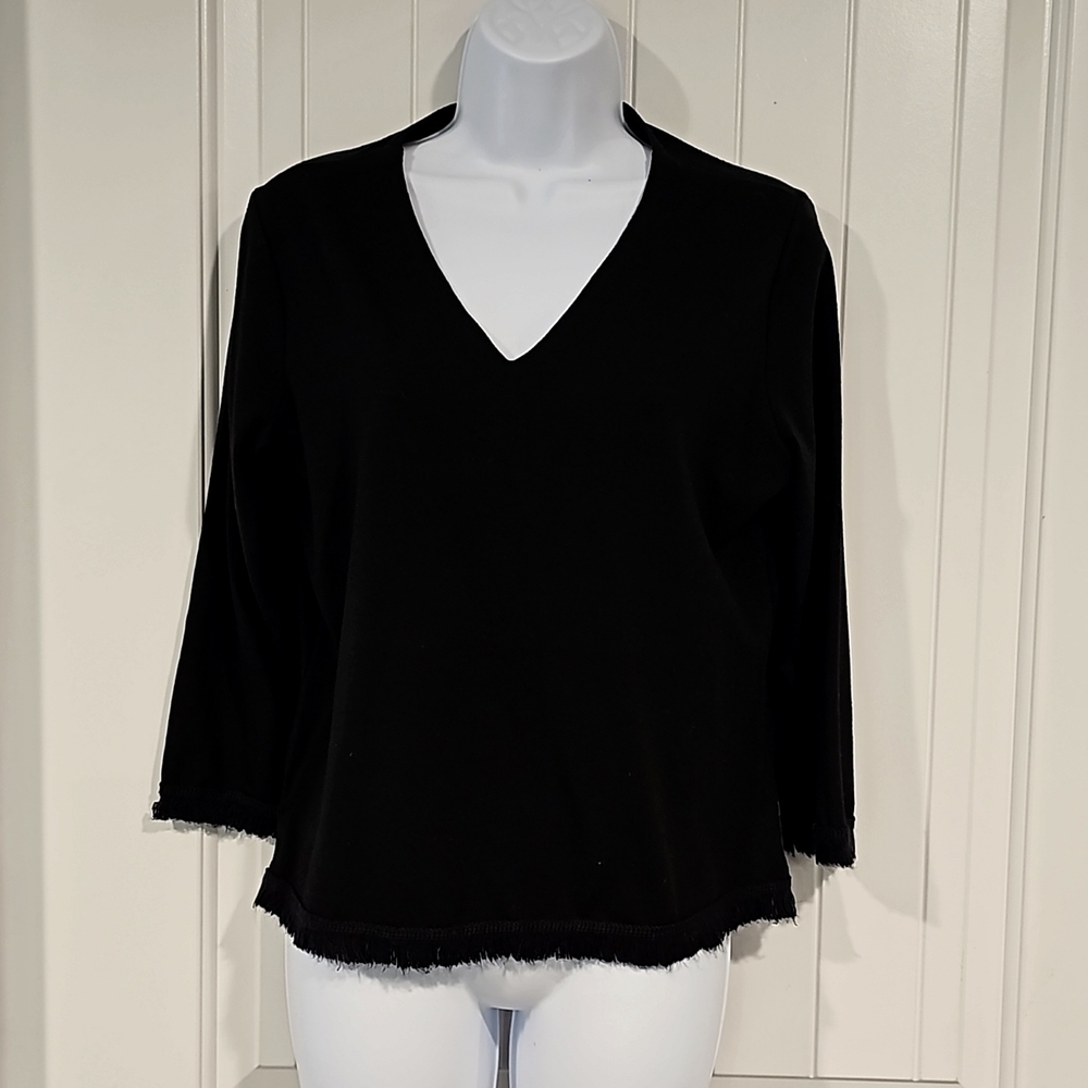 Apostrophe Stretch V neck fringe hem t shirt top shirt sz M